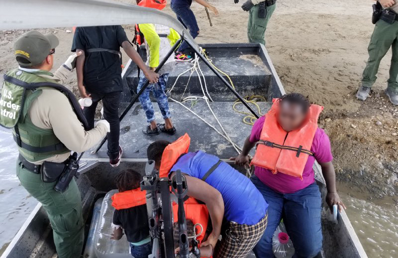 Eagle Pass Border Patrol Agents Rescue 7 From Rio Grande River Eagle