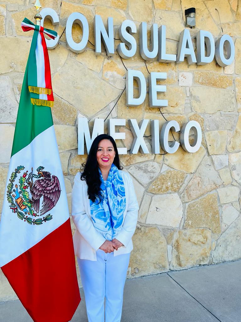 Vívian Juárez Mondragón la primera mujer titular del Consulado de